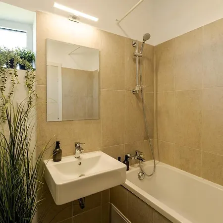 Downtown W Jacuzzi&terrace Parkview V1 아파트 *