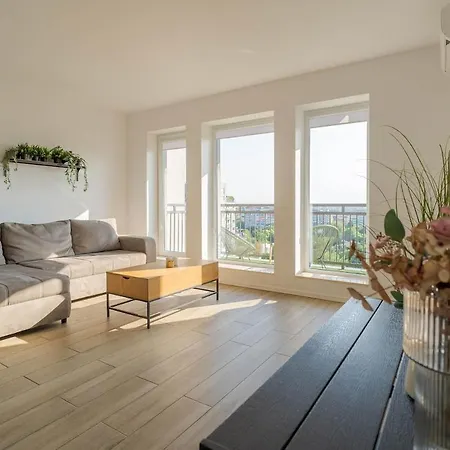 Apartment Downtown W Parkview&balcony Vol 1 *